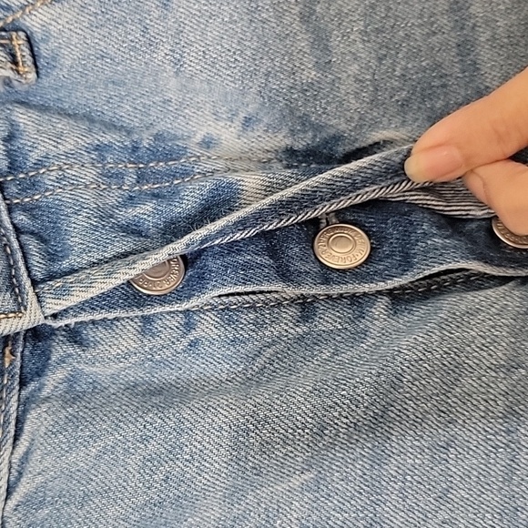 Forever 21 Size 29 Distressed / Destroyed Button Fly Jeans, Raw Hem, Gently Used - Picture 15 of 16